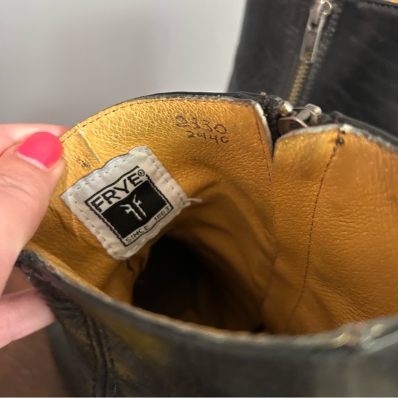 Frye Emmett Zipper Black Leather Ankle Boots Size 12 - Picture 7 of 8